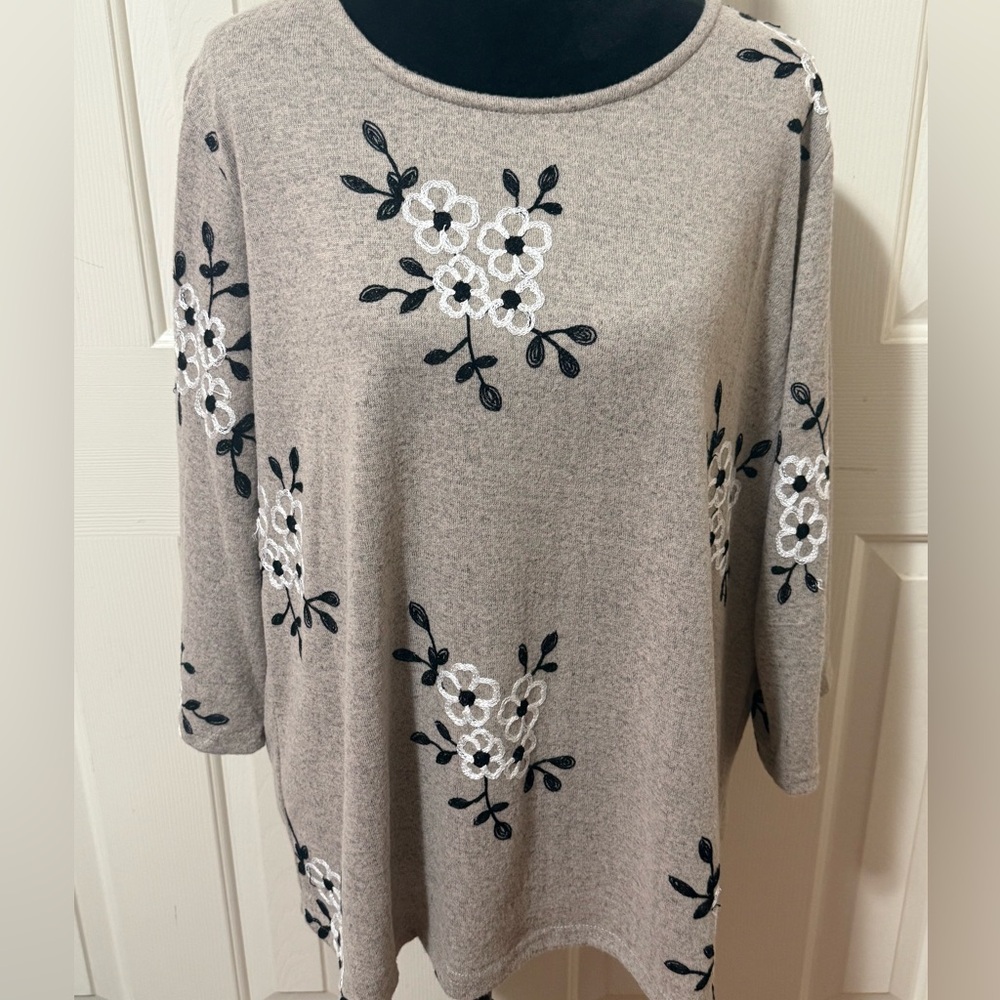 Floral Embroidered Beige Women's Top Size 2X